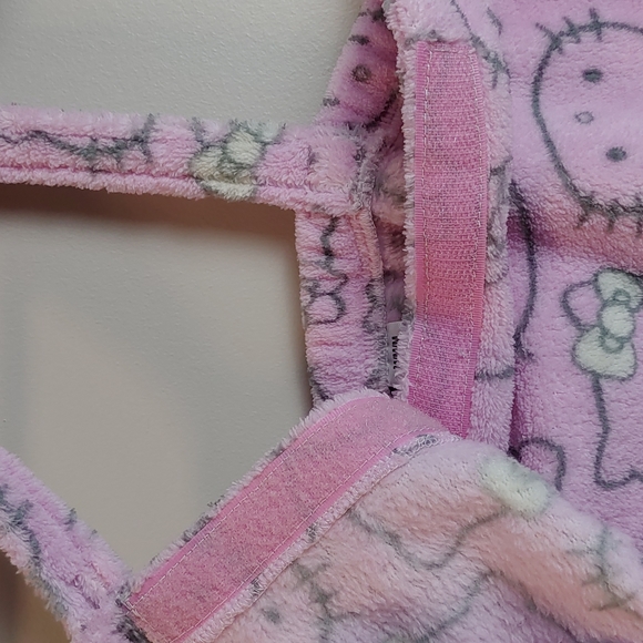 Girl's Hello Kitty Robe - Picture 6 of 9